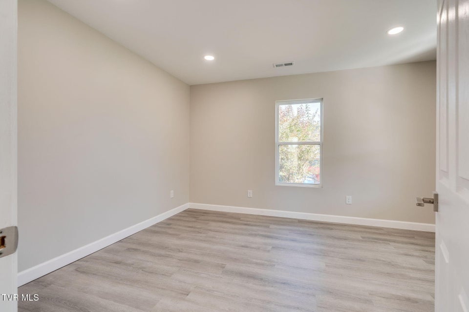 Photo #17: 1701 Millard Street