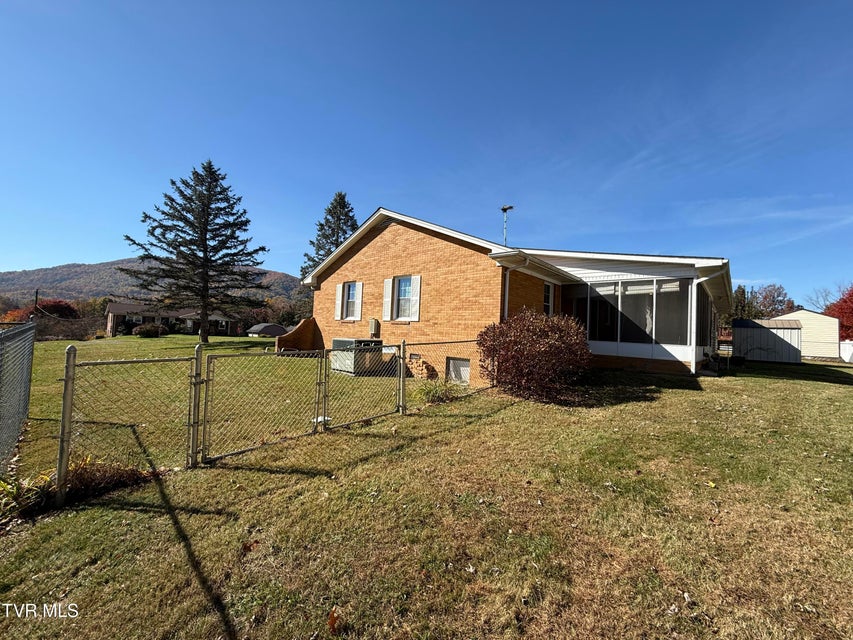 Photo #14: 3303 Martin Farm Road