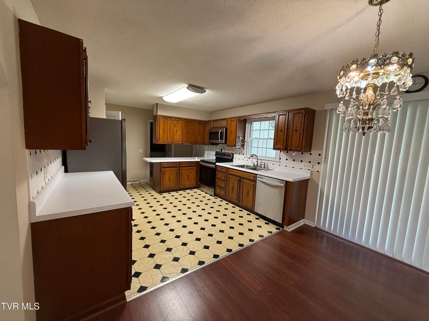 Photo #25: 3303 Martin Farm Road