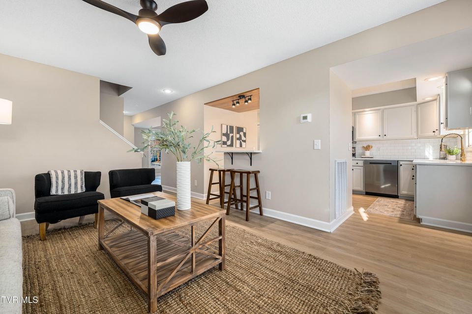 Photo #10: 125 Bentley Parc 