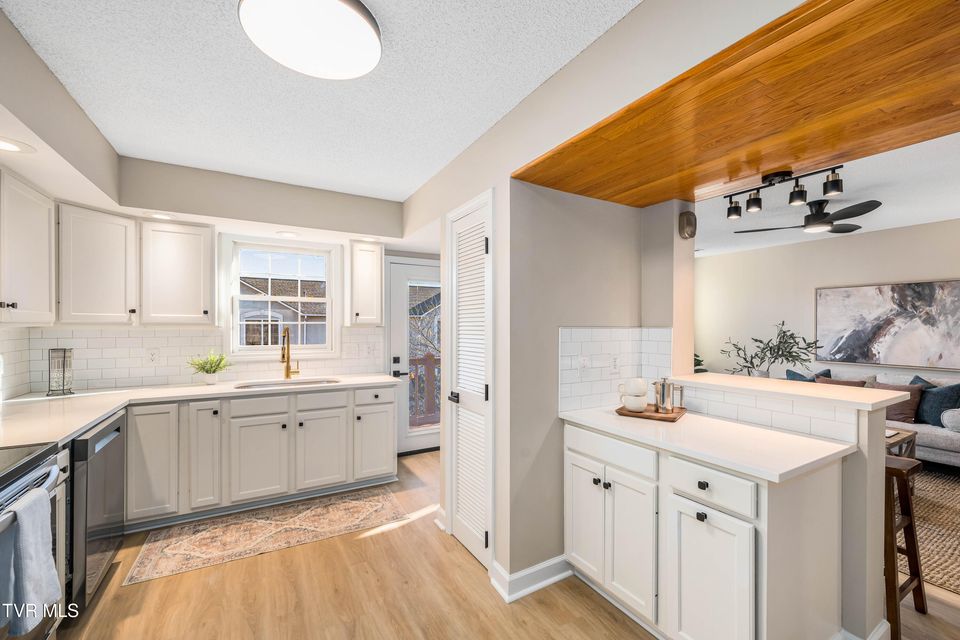 Photo #13: 125 Bentley Parc 