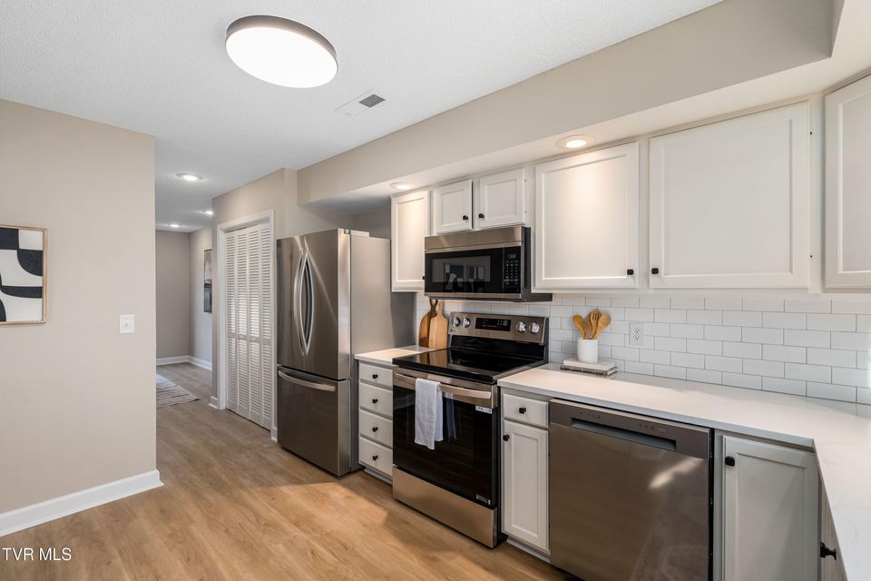 Photo #14: 125 Bentley Parc 