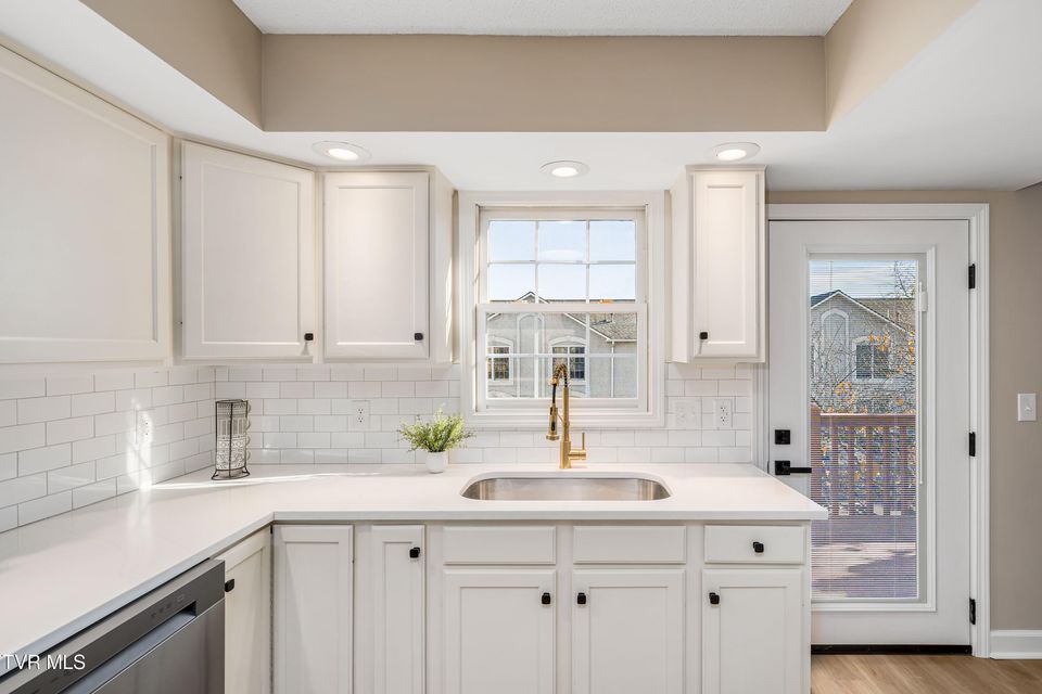 Photo #15: 125 Bentley Parc 