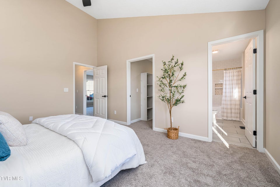 Photo #23: 125 Bentley Parc 