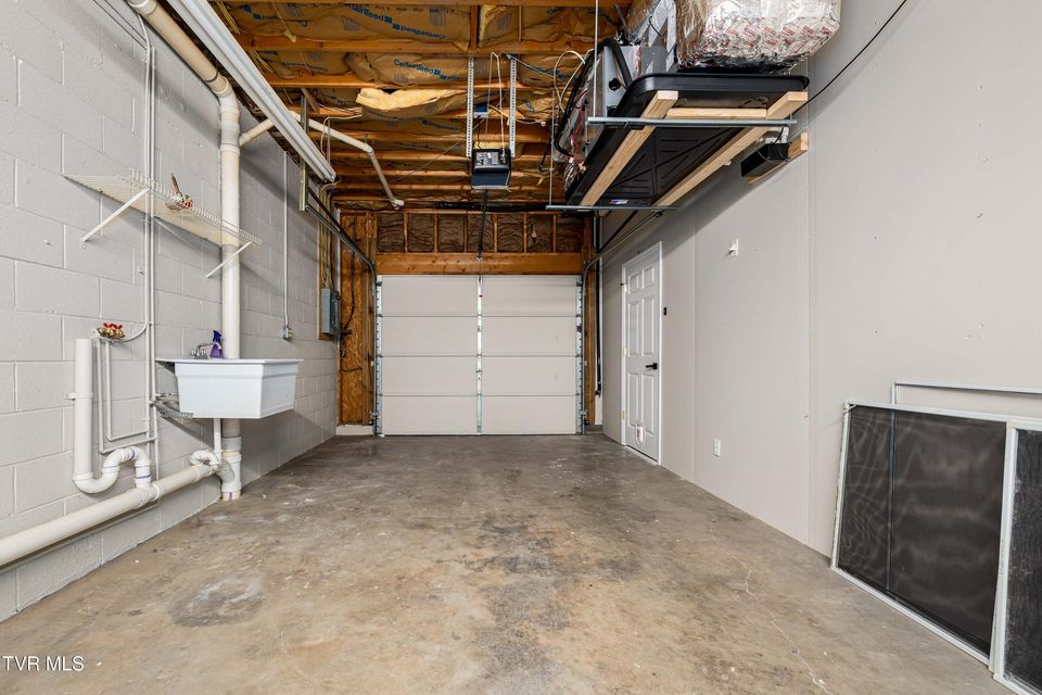 Photo #32: 125 Bentley Parc 