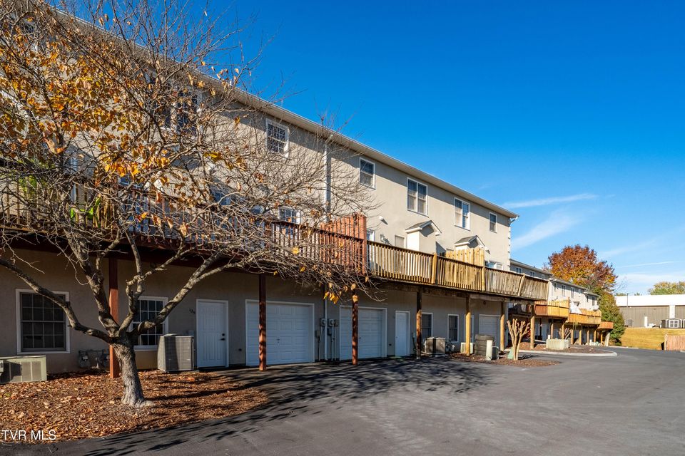 Photo #33: 125 Bentley Parc 