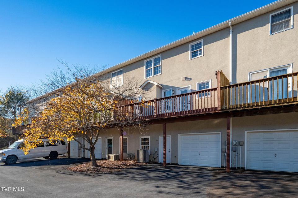 Photo #34: 125 Bentley Parc 