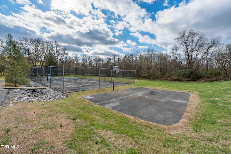 Photo #40: 125 Bentley Parc 