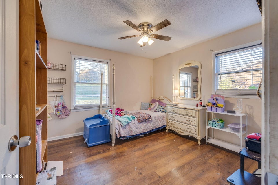 Photo #16: 18 Ross Street