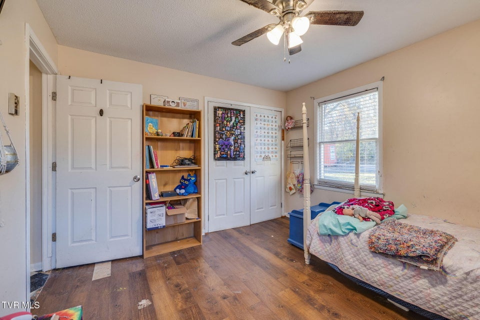 Photo #17: 18 Ross Street