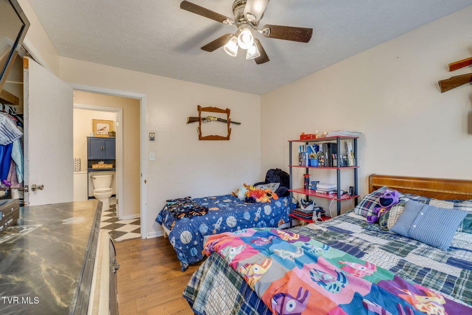 Photo #21: 18 Ross Street