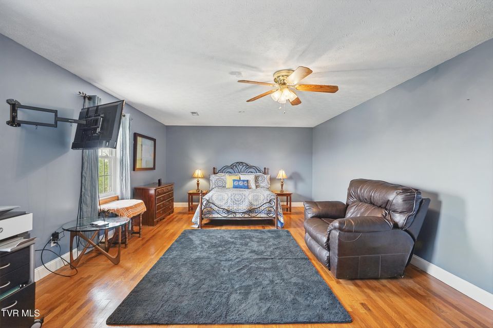 Photo #32: 4296 Bloomingdale Road