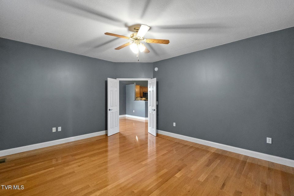 Photo #27: 207 Planters Row 