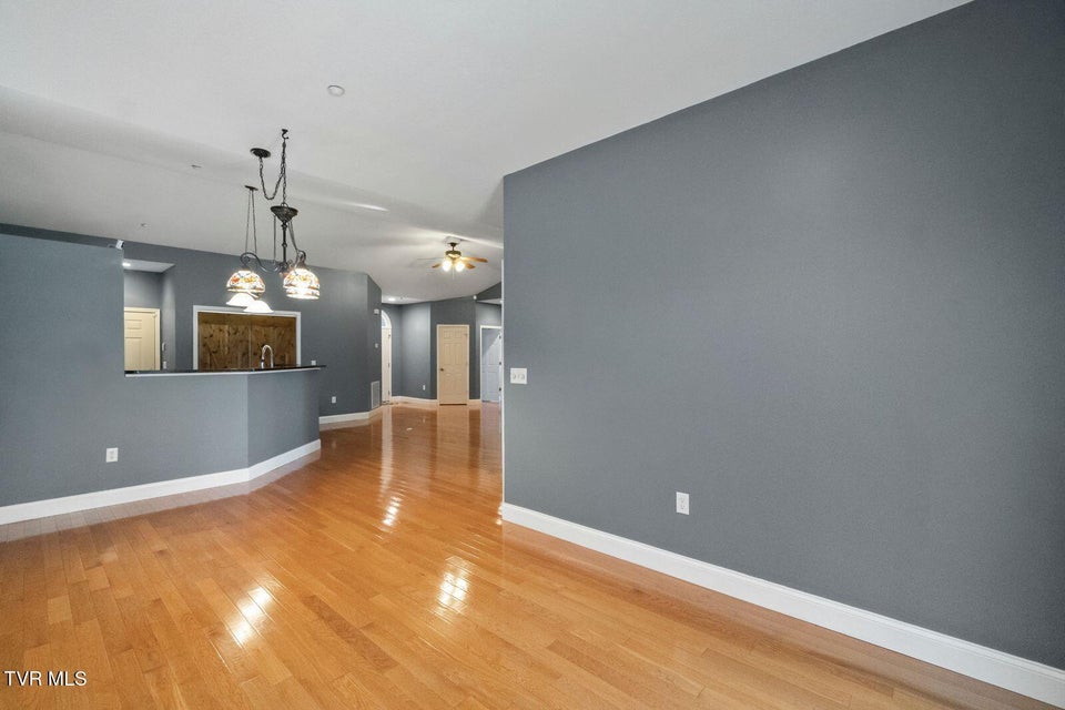 Photo #14: 207 Planters Row 