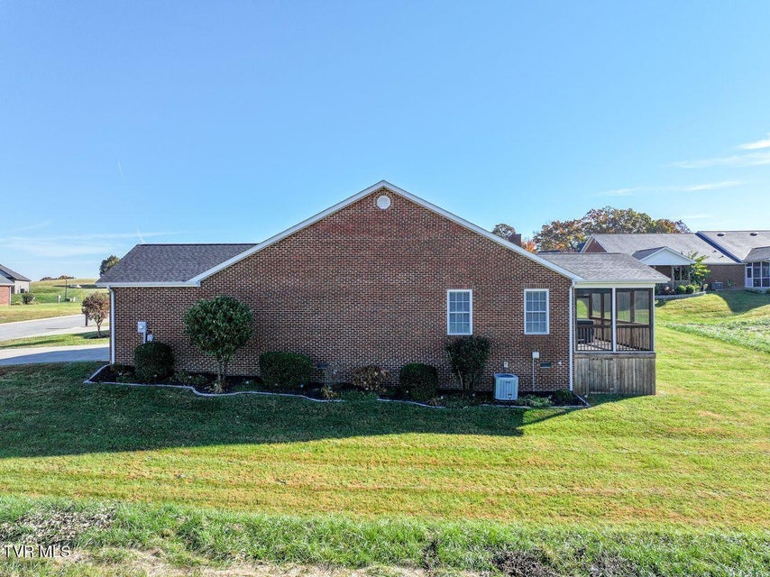 Photo #37: 207 Planters Row 