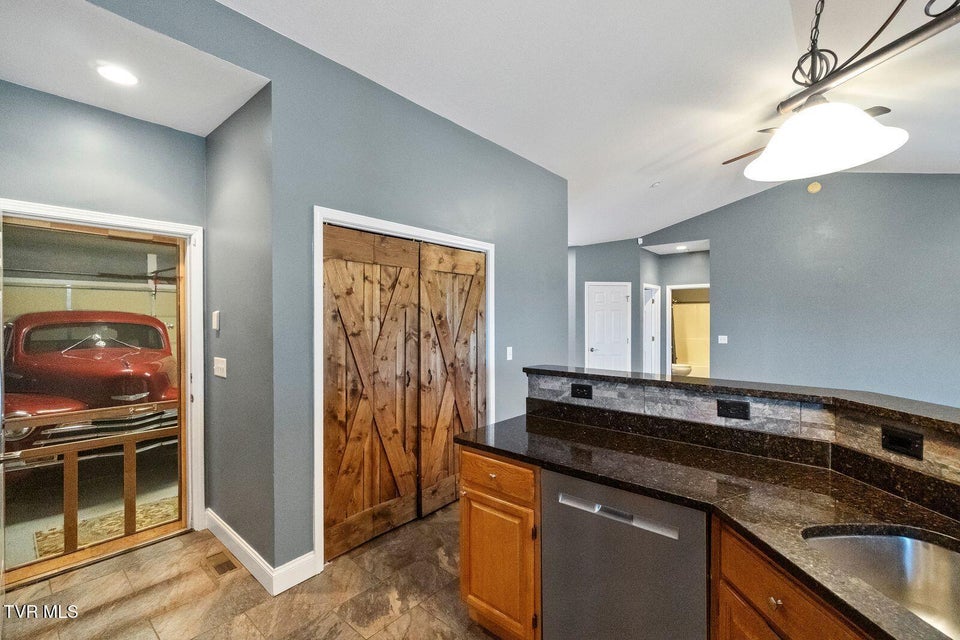 Photo #7: 207 Planters Row 