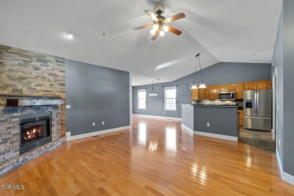 Photo #11: 207 Planters Row 