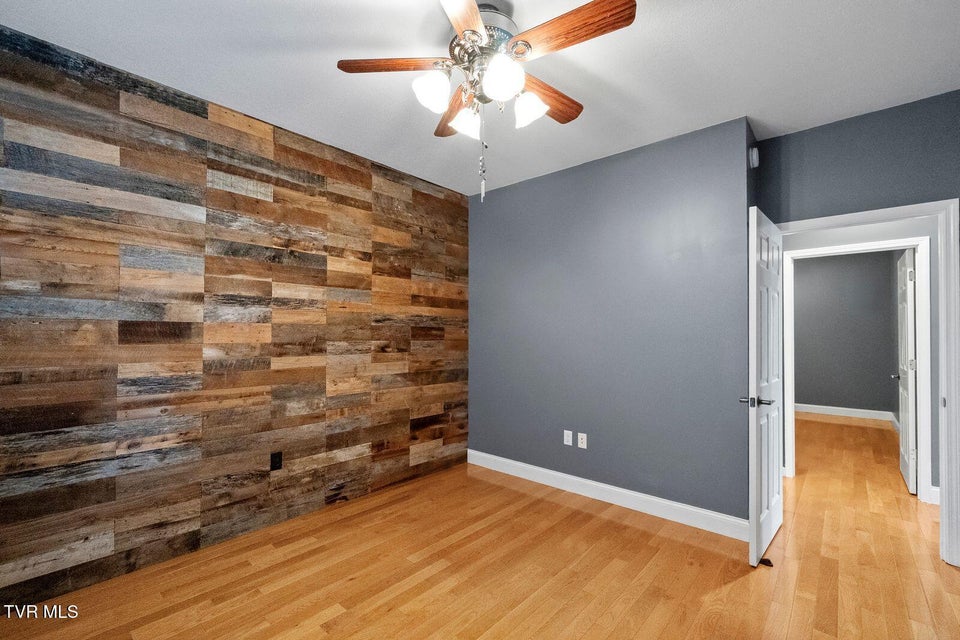 Photo #24: 207 Planters Row 