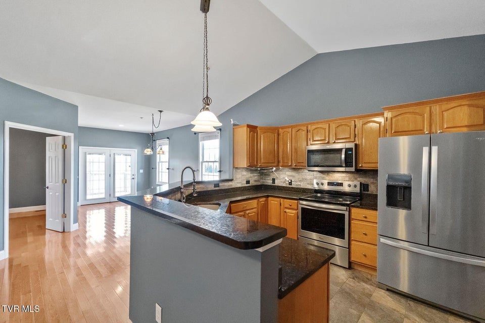 Photo #5: 207 Planters Row 