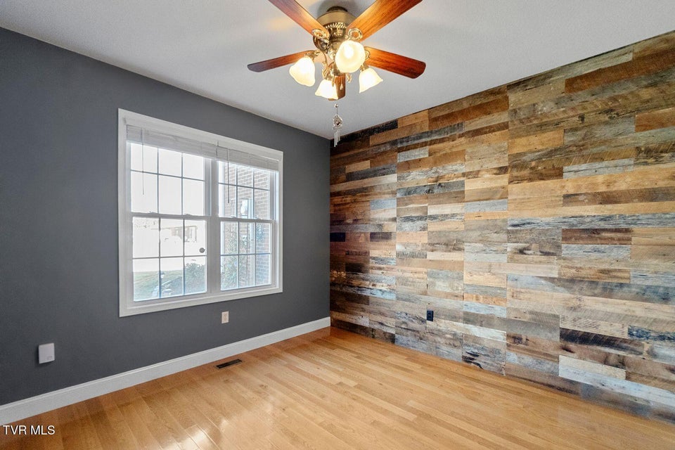 Photo #25: 207 Planters Row 