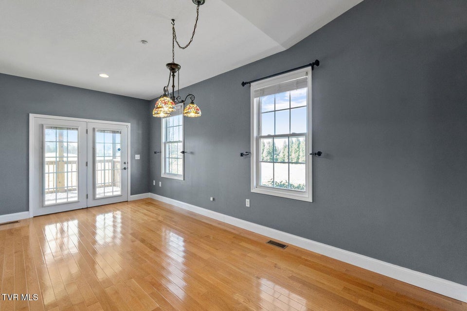 Photo #13: 207 Planters Row 