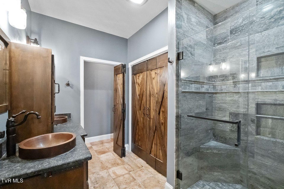 Photo #22: 207 Planters Row 