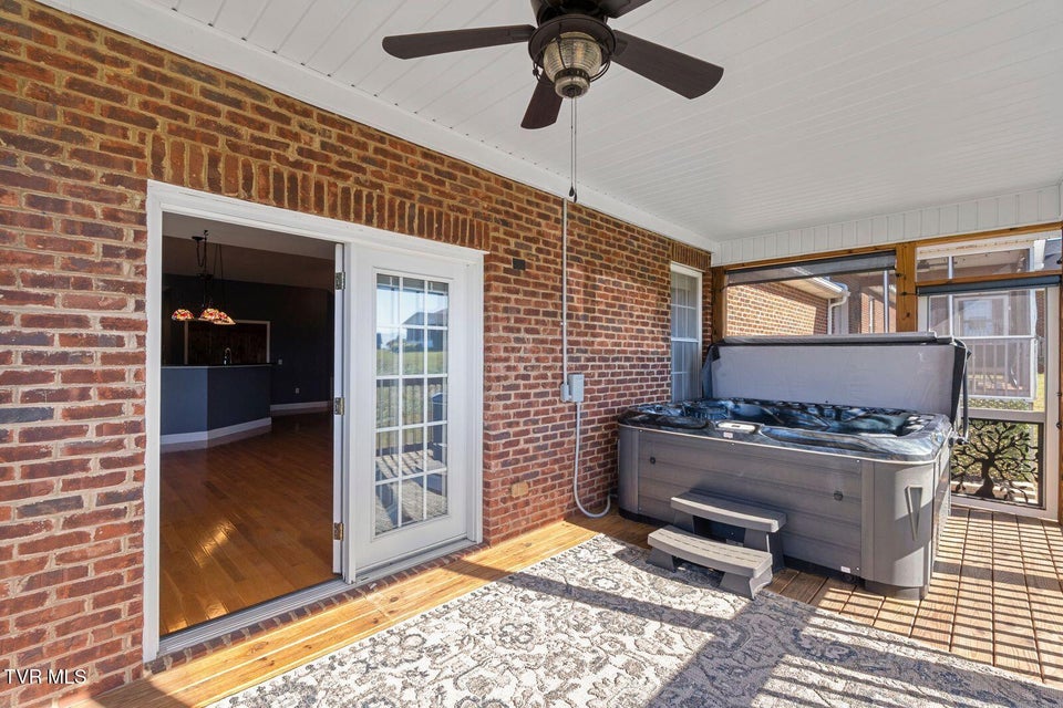 Photo #28: 207 Planters Row 