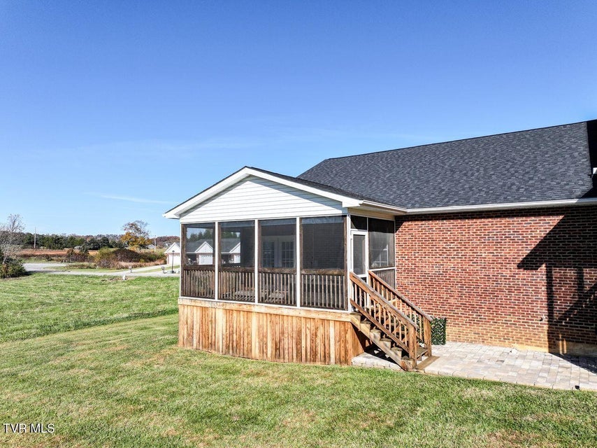 Photo #40: 207 Planters Row 