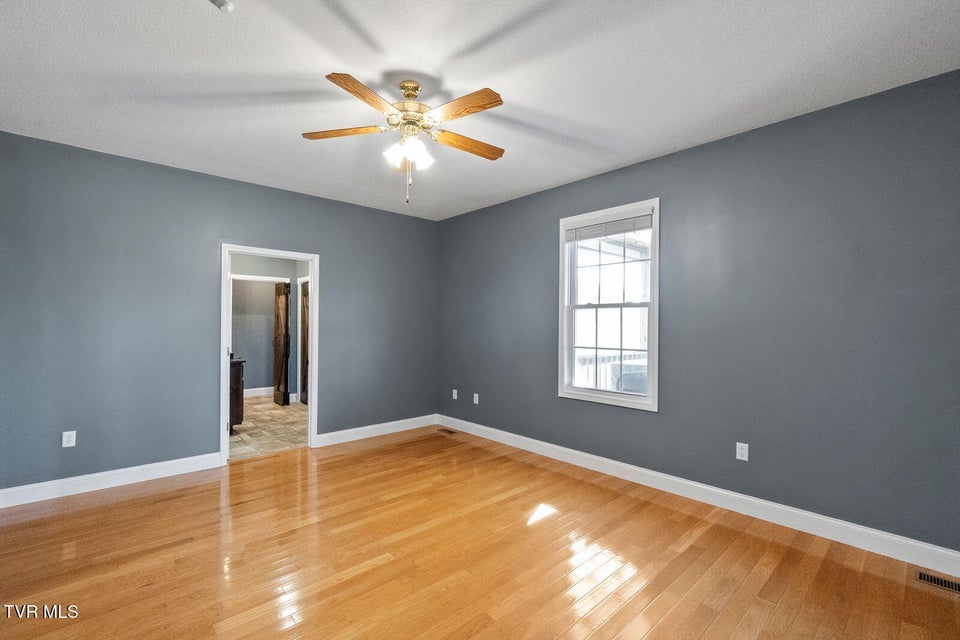 Photo #16: 207 Planters Row 