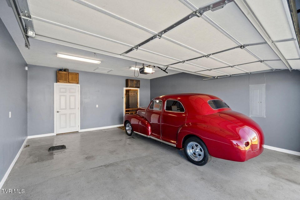 Photo #32: 207 Planters Row 