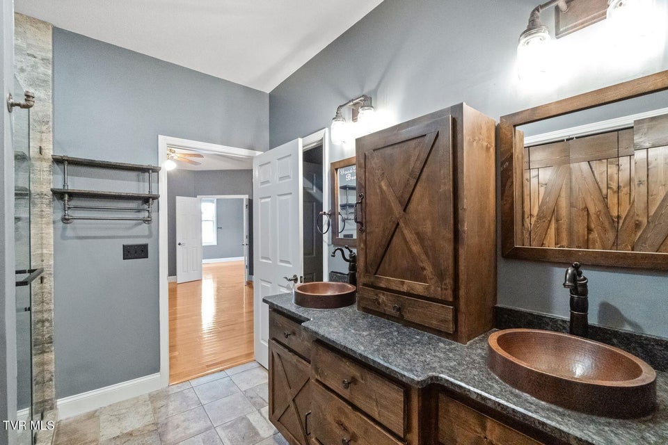 Photo #20: 207 Planters Row 