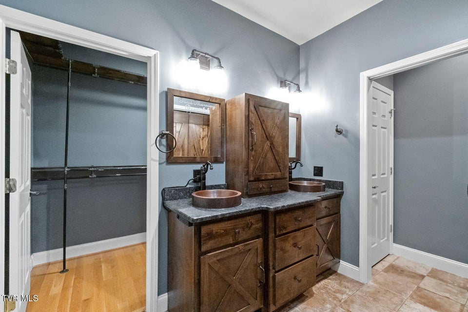 Photo #19: 207 Planters Row 