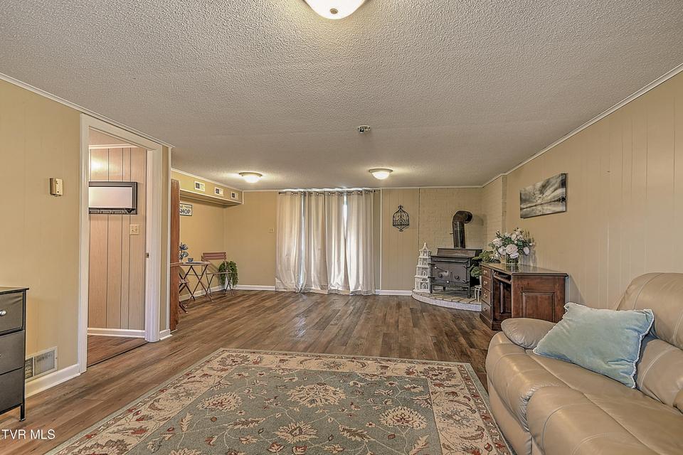 Photo #33: 218 Beaver Road