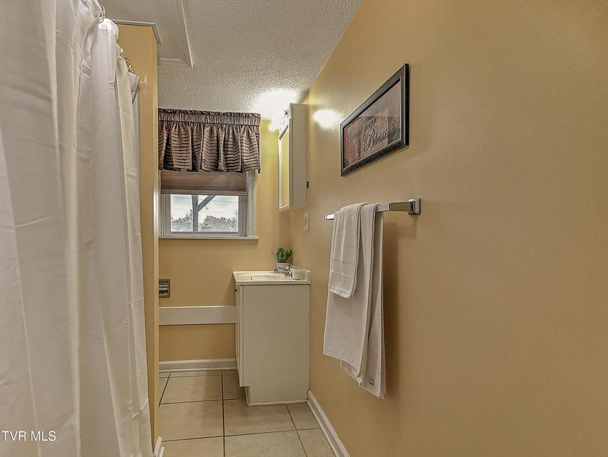 Photo #34: 218 Beaver Road