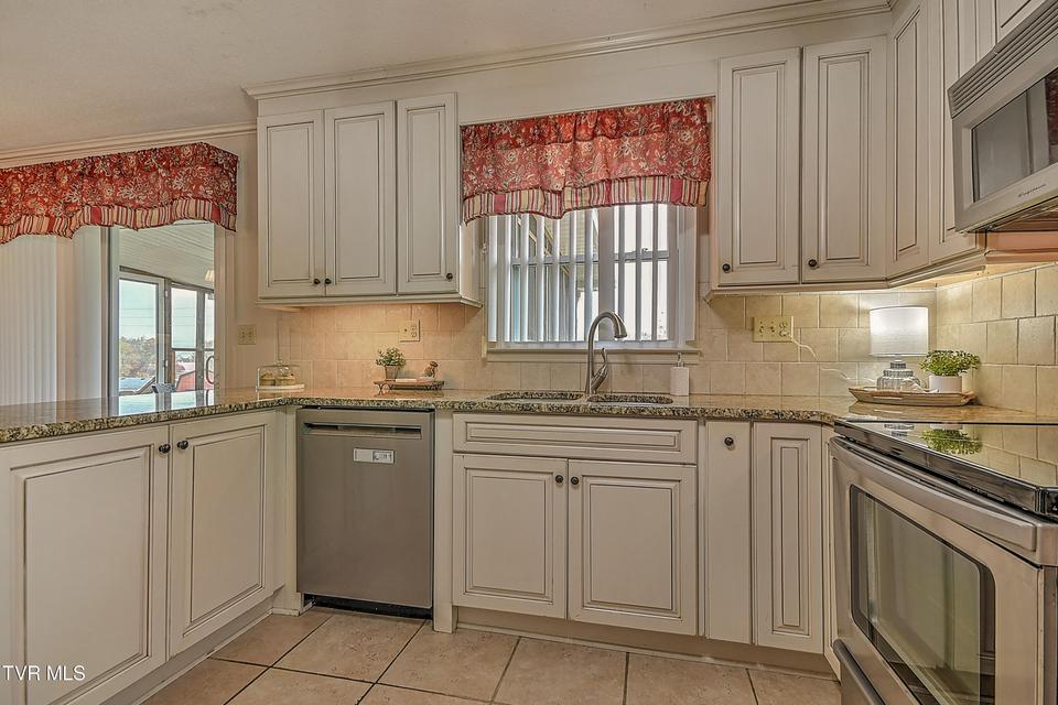 Photo #6: 218 Beaver Road