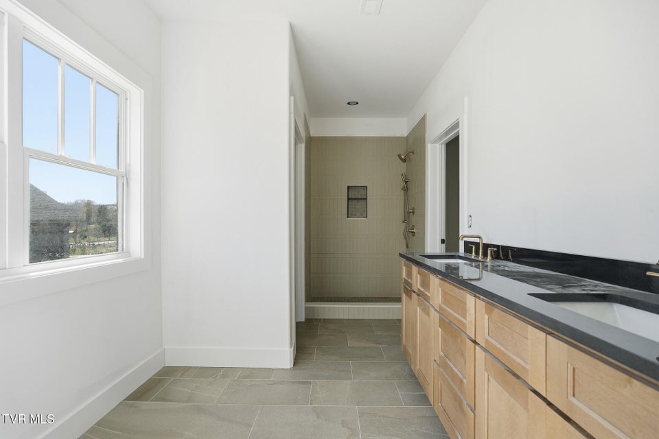 Photo #11: 20 Glaze Farm Way