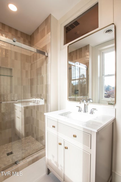 Photo #31: 240 Maplehurst Lane