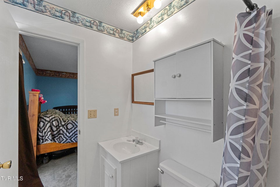 Photo #35: 530 Sioux Trail