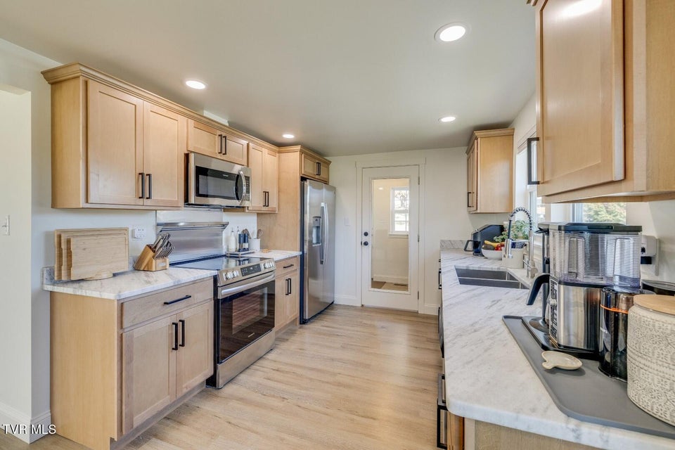 Photo #11: 132 Sanders Street