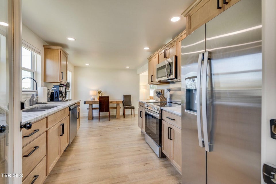 Photo #12: 132 Sanders Street