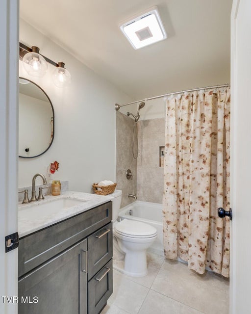 Photo #18: 132 Sanders Street