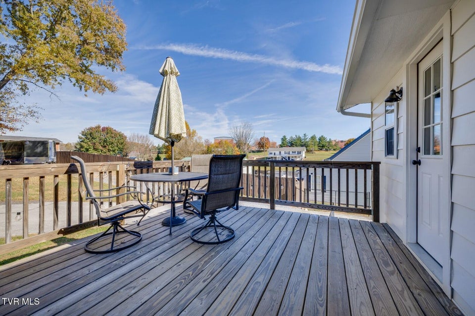 Photo #24: 132 Sanders Street