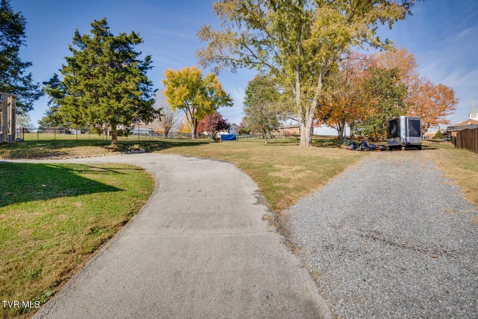 Photo #25: 132 Sanders Street