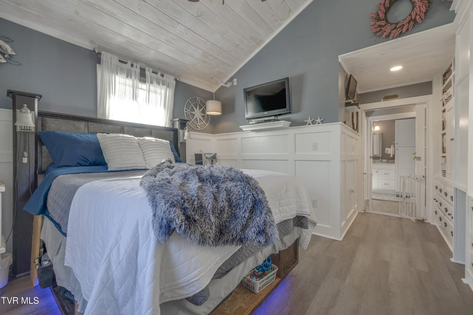 Photo #9: 215 Stafford Street