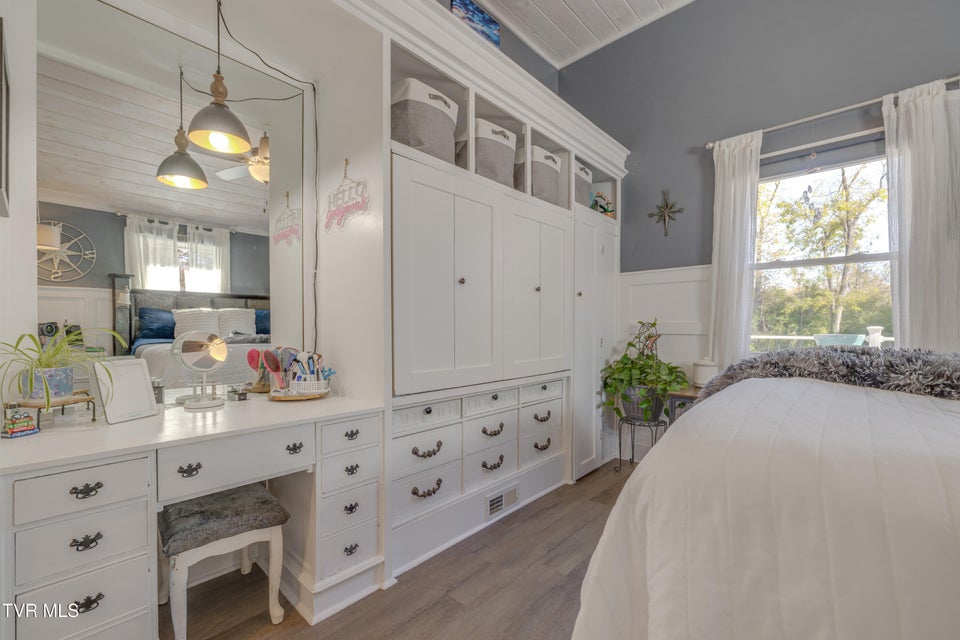 Photo #10: 215 Stafford Street