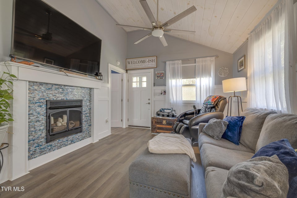 Photo #3: 215 Stafford Street