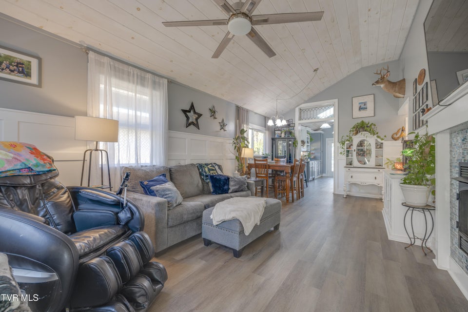 Photo #4: 215 Stafford Street