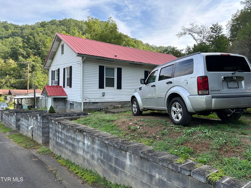 Photo #4: 147 Gilmore Street