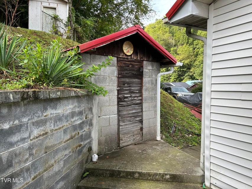 Photo #5: 147 Gilmore Street