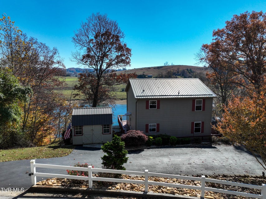 Photo #3: 395 Lakeshore Road